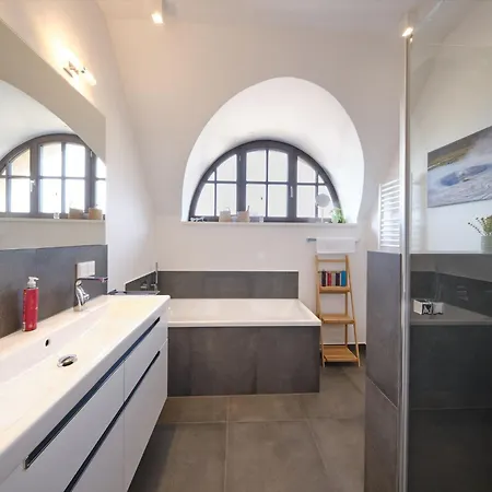 Ferienhaus Reetland Am Premium Reetdachvilla Mit 3 Schlafzimmern, Sauna Und Kamin H11 *